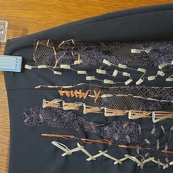 Gorgeous Chriatain Lacroix Skirt. Size 38 - Picture 3 of 8